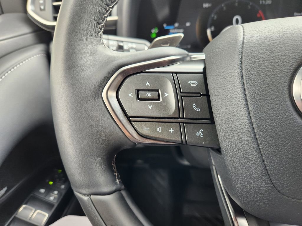 Used 2025 Lexus LX 600 4WD w/ Luxury Package image 30