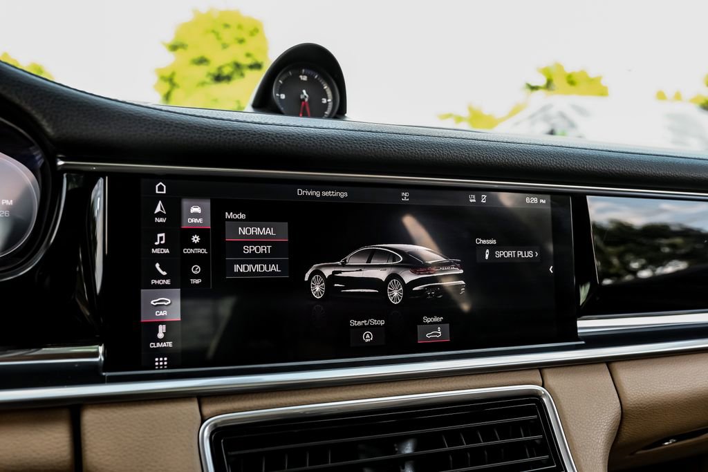 Used 2018 Porsche Panamera 4 image 39