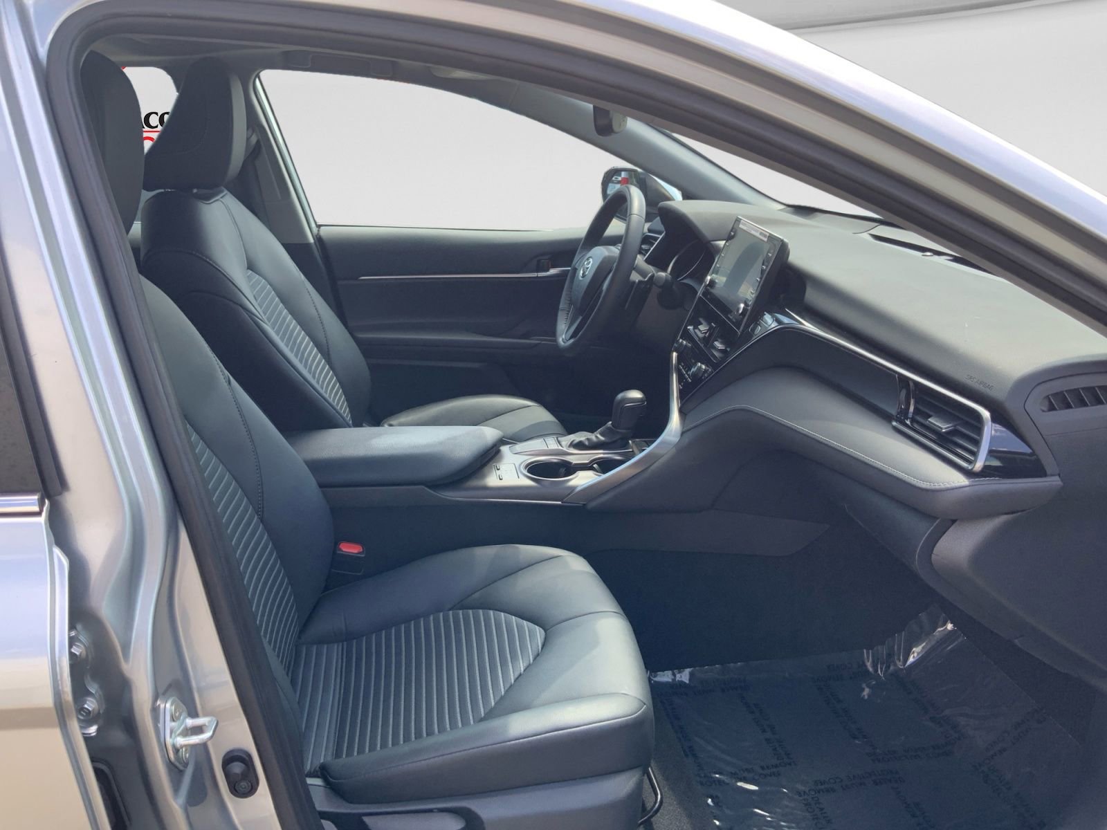 Used 2024 Toyota Camry SE w/ Cold Weather Package FWD image 11