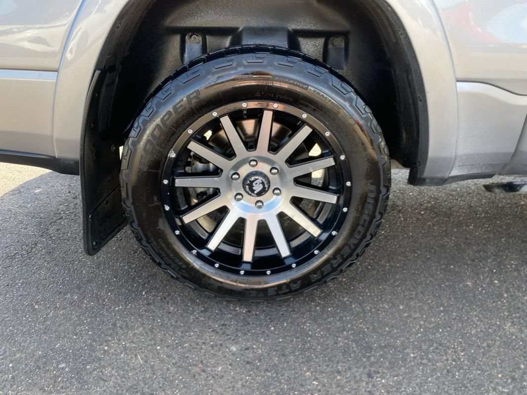 Used 2021 RAM 1500 Laramie AWD/4WD image 11