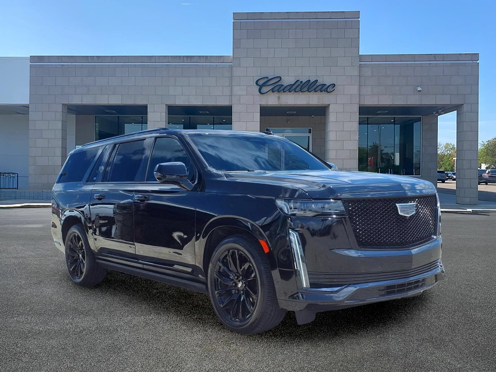 Used 2024 Cadillac Escalade ESV Sport Platinum w/ LPO, ONYX Package AWD/4WD image 3