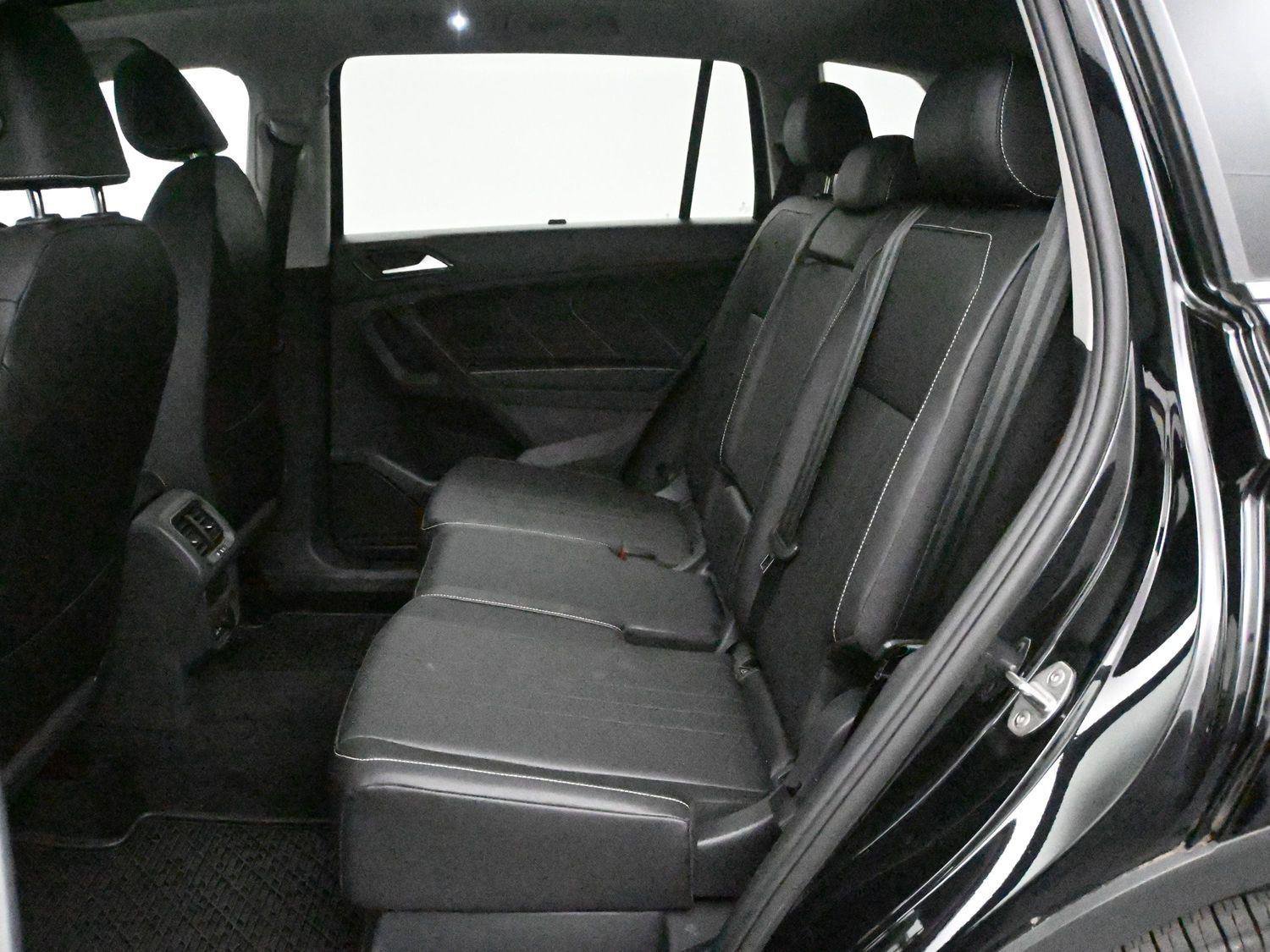 Used 2023 Volkswagen Tiguan SE w/ Panoramic Sunroof Package AWD/4WD image 9
