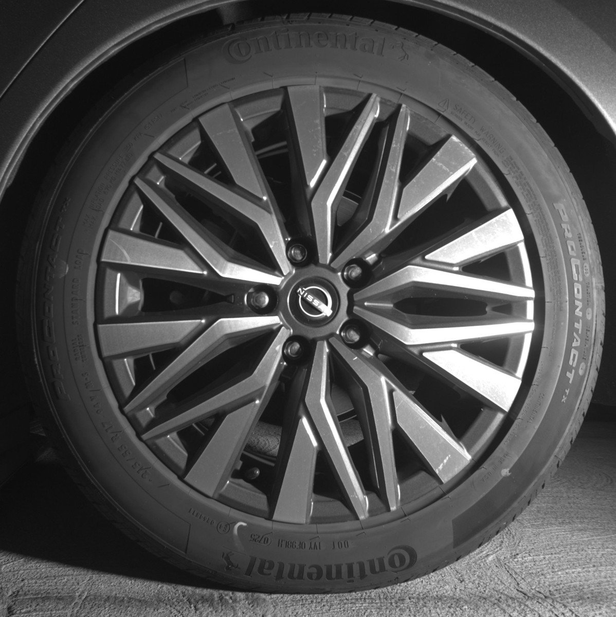 Used 2025 Nissan Altima 2.5 SV FWD image 14