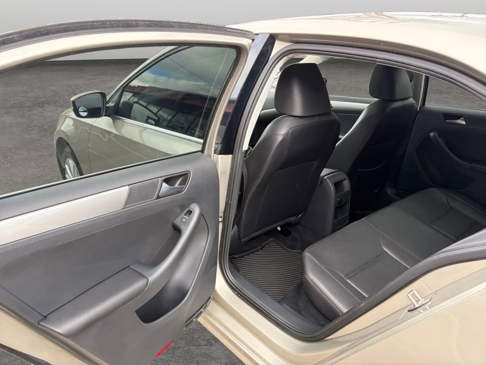 Used 2015 Volkswagen Jetta SE FWD image 12