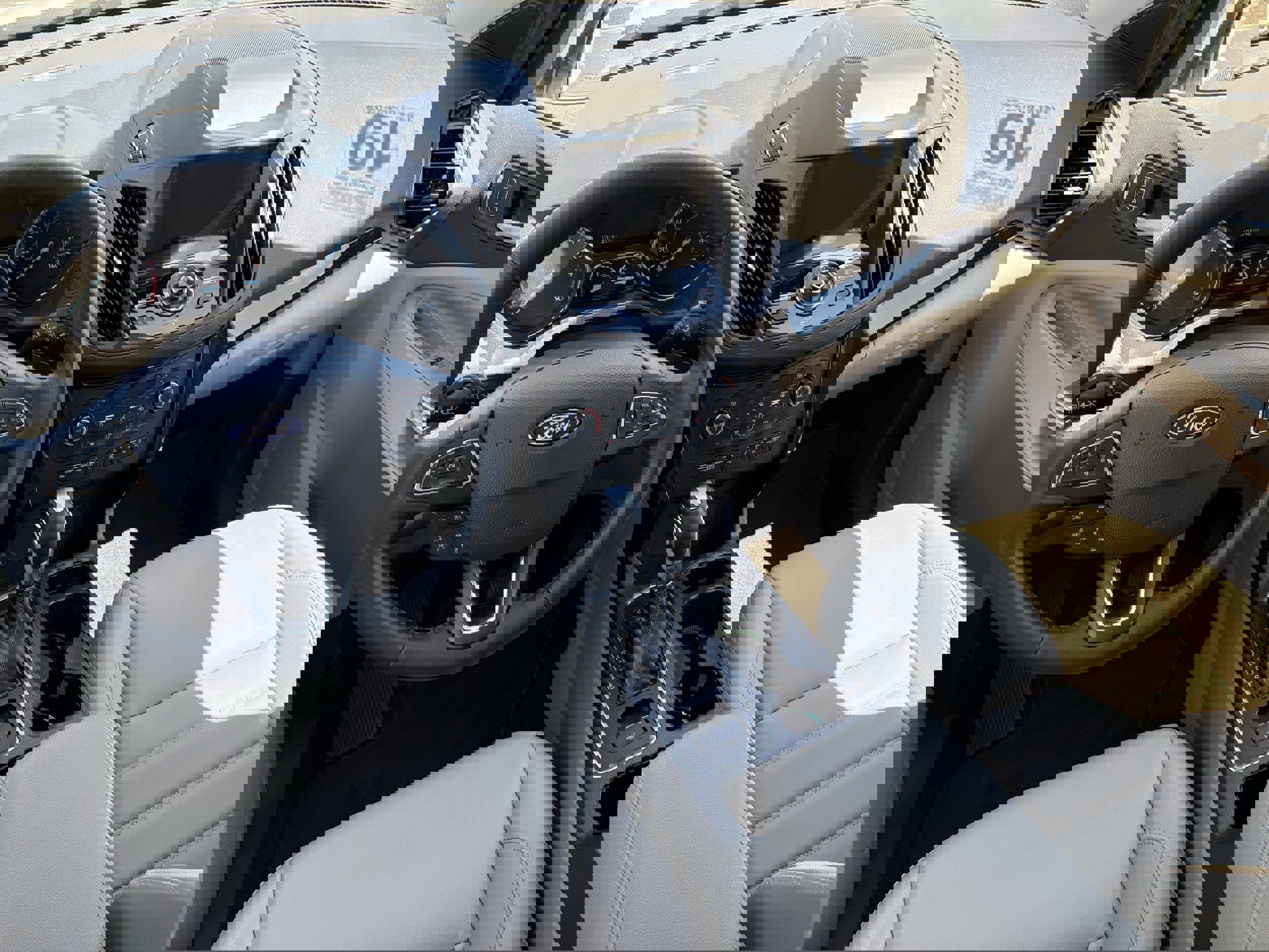 Used 2019 Ford Escape Titanium image 16