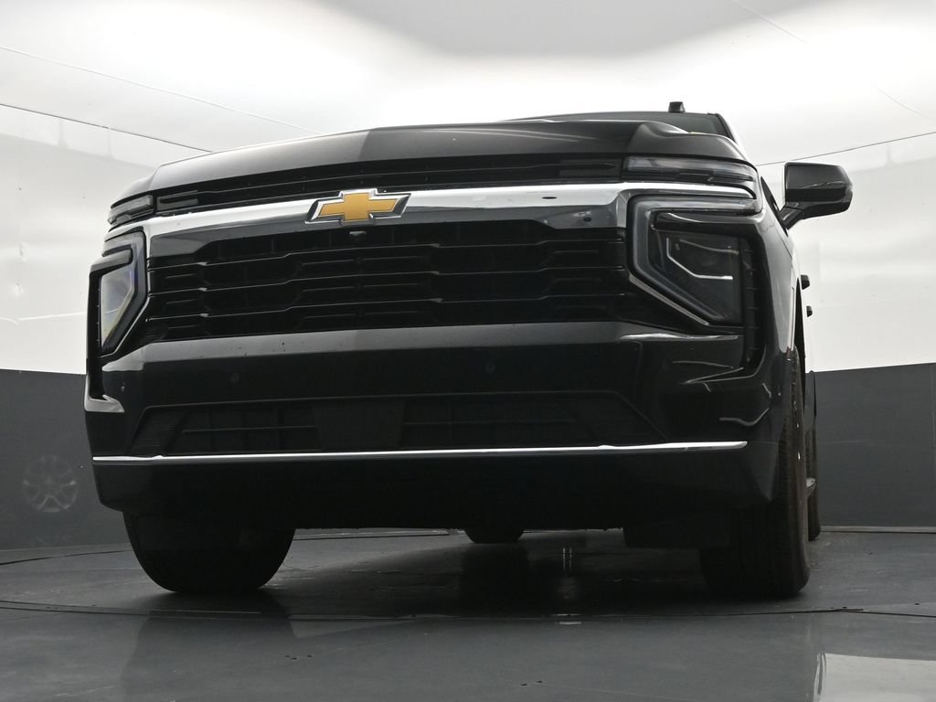 Used 2026 Chevrolet Suburban LS RWD image 30