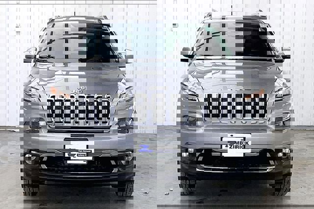 Used 2017 Jeep Cherokee Limited w/ Luxury Group image 3