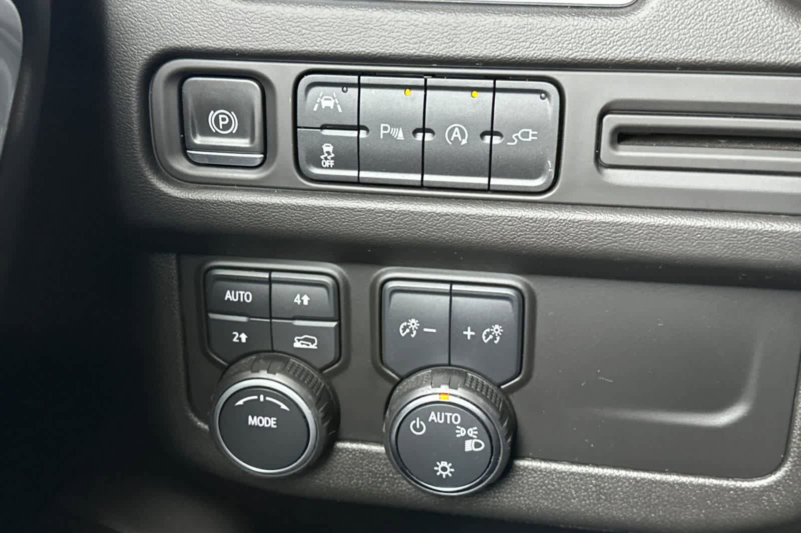 Used 2022 Chevrolet Tahoe RST w/ Sport Performance Package image 32