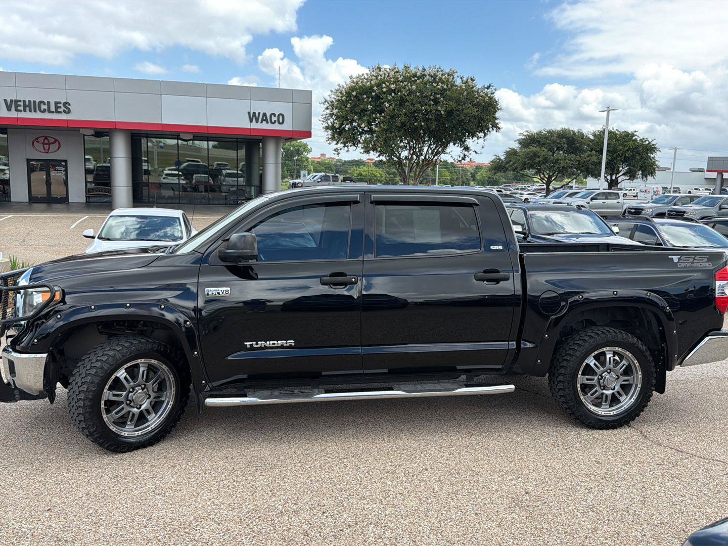 Used 2018 Toyota Tundra SR5 w/ SR5 Upgrade Package AWD/4WD image 6