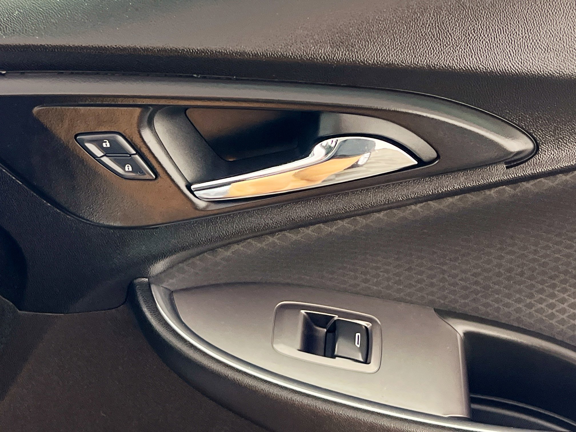 Used 2017 Chevrolet Malibu LT w/ Driver Confidence Package image 32