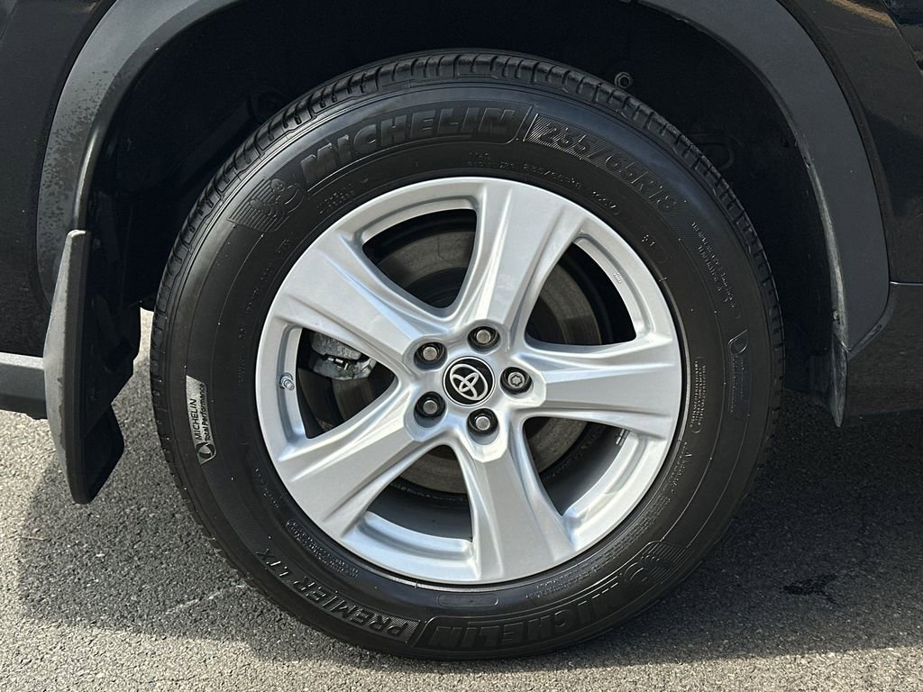 Used 2023 Toyota Highlander L image 6