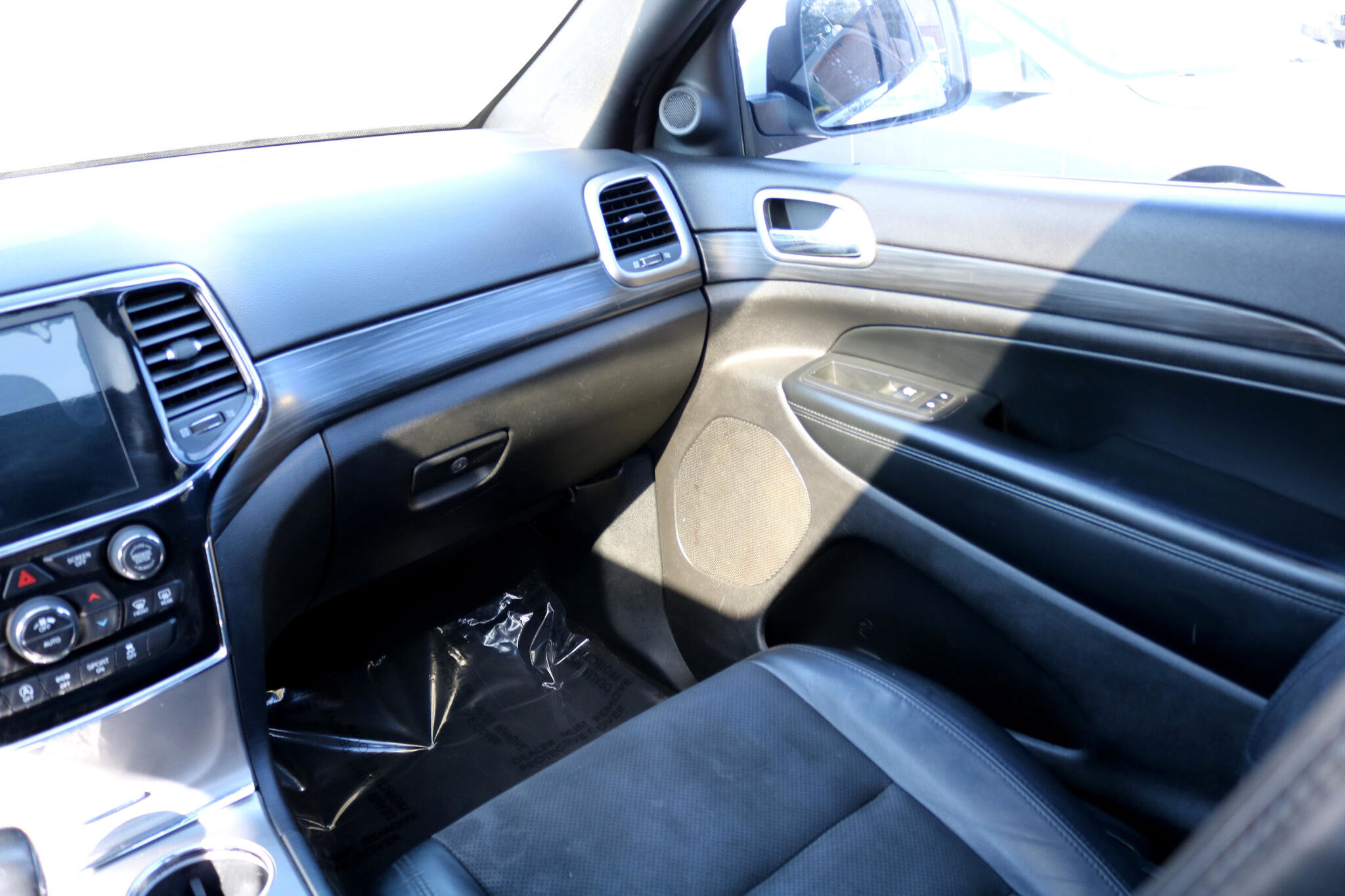 Used 2019 Jeep Grand Cherokee Altitude image 33