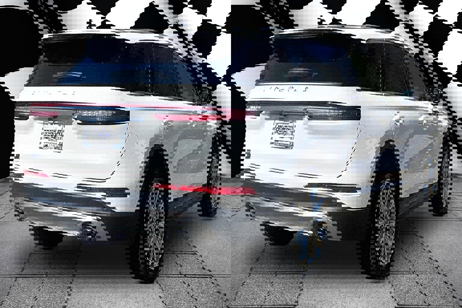 Used 2022 Lincoln Corsair AWD w/ Premium Package image 2