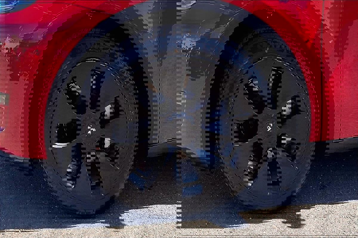 Used 2022 Tesla Model Y Long Range image 8