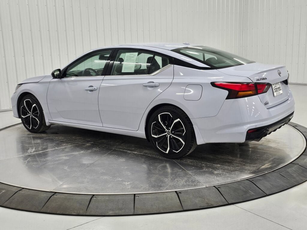 Used 2024 Nissan Altima 2.5 SR image 3