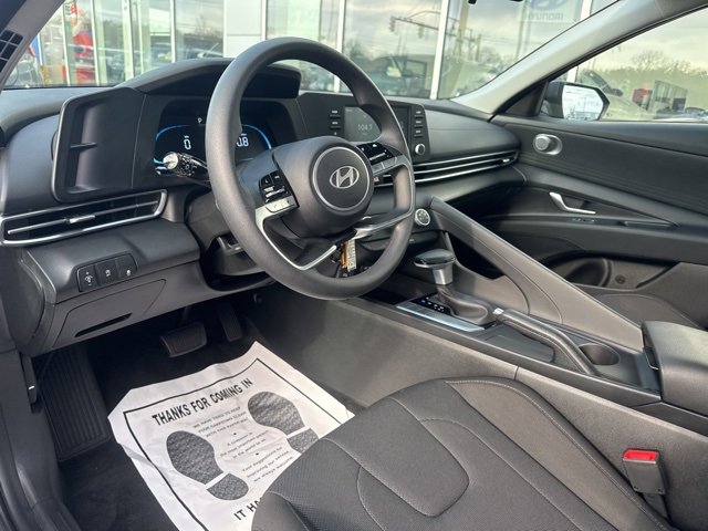 Certified 2025 Hyundai Elantra SE image 22