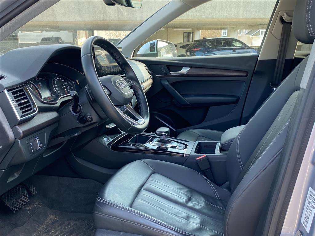 Used 2022 Audi Q5 2.0T Premium w/ Convenience Package image 11