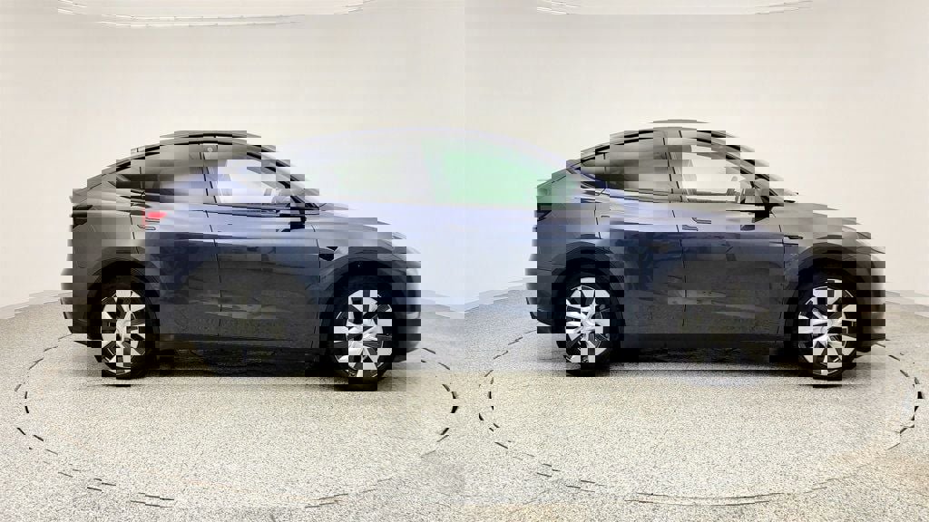 Used 2023 Tesla Model Y Long Range image 4