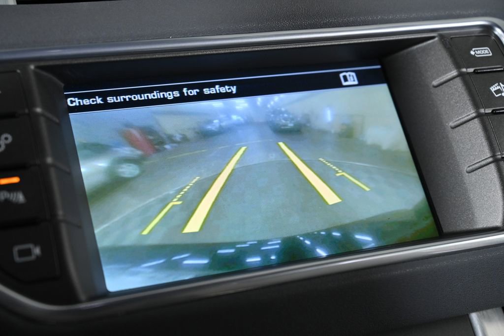 Used 2016 Land Rover Range Rover Evoque SE image 17