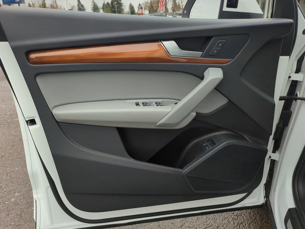Used 2023 Audi Q5 e Premium image 10