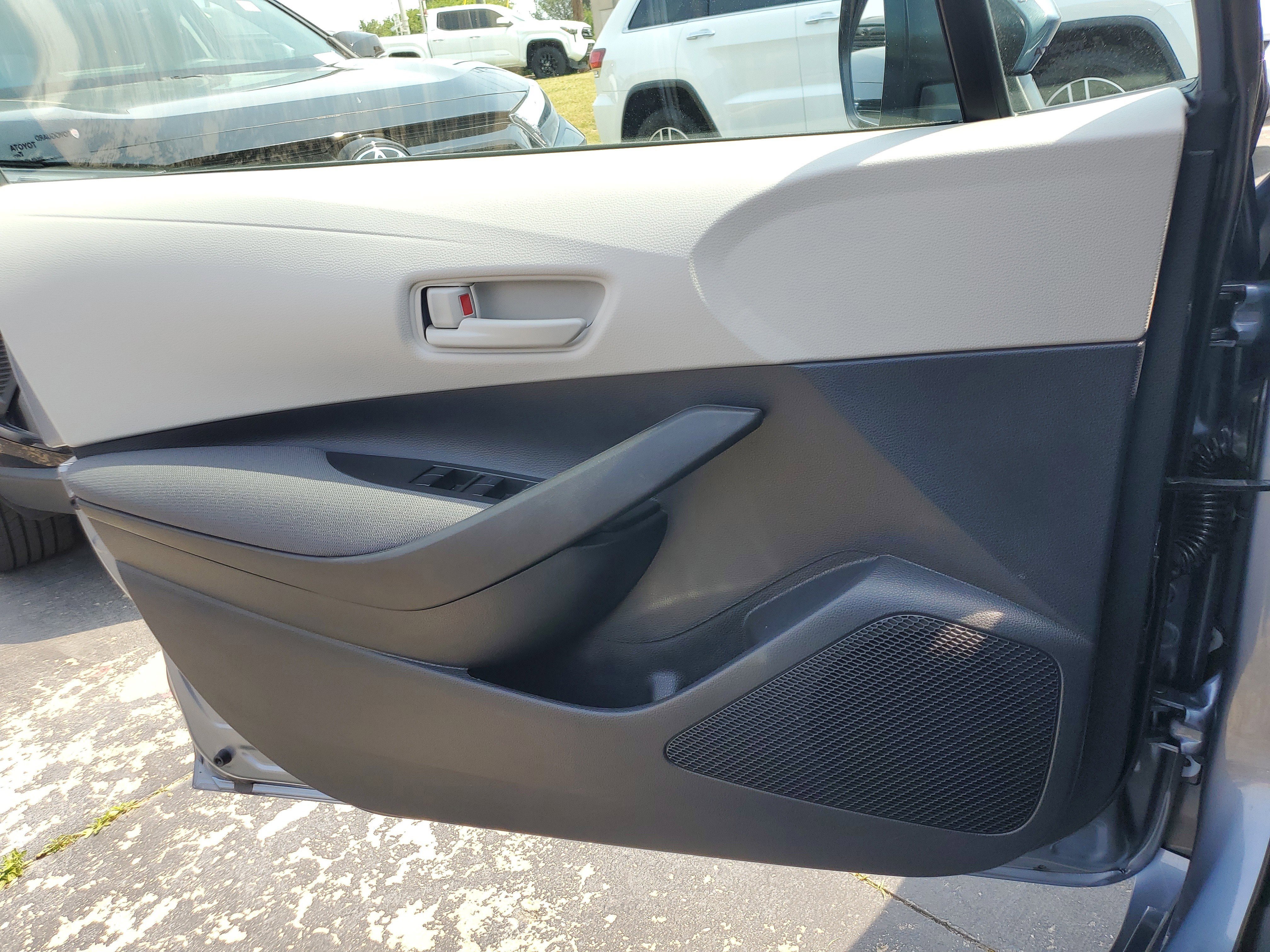 Used 2025 Toyota Corolla LE FWD image 29