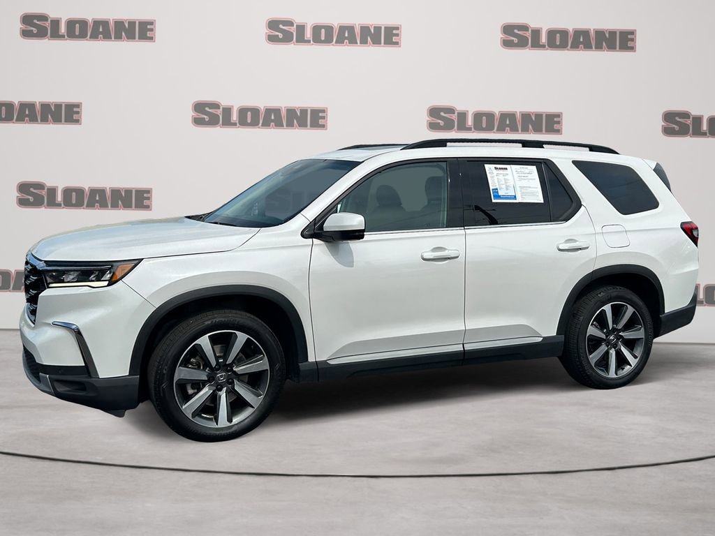 Used 2025 Honda Pilot Touring image 2