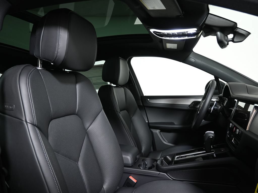 New 2026 Porsche Macan AWD/4WD image 40