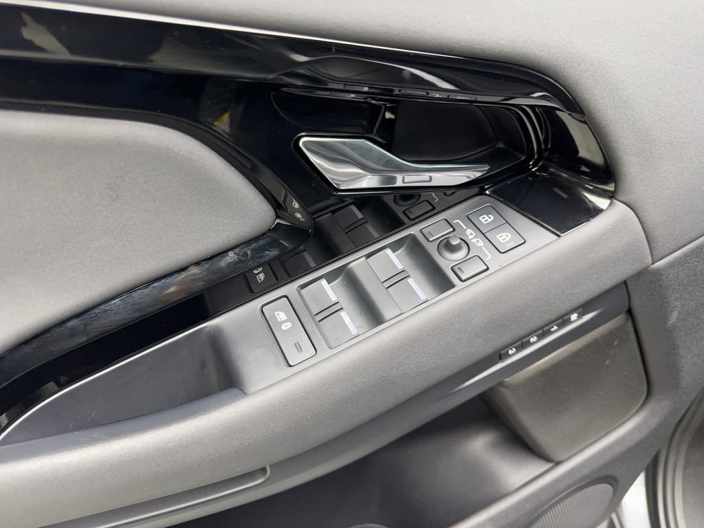 Used 2025 Land Rover Range Rover Evoque S image 32