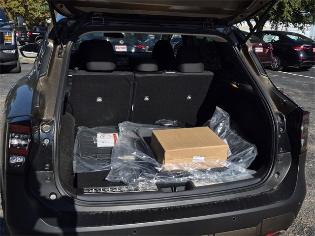 Used 2025 Nissan Kicks SV w/ Illumination Package image 6