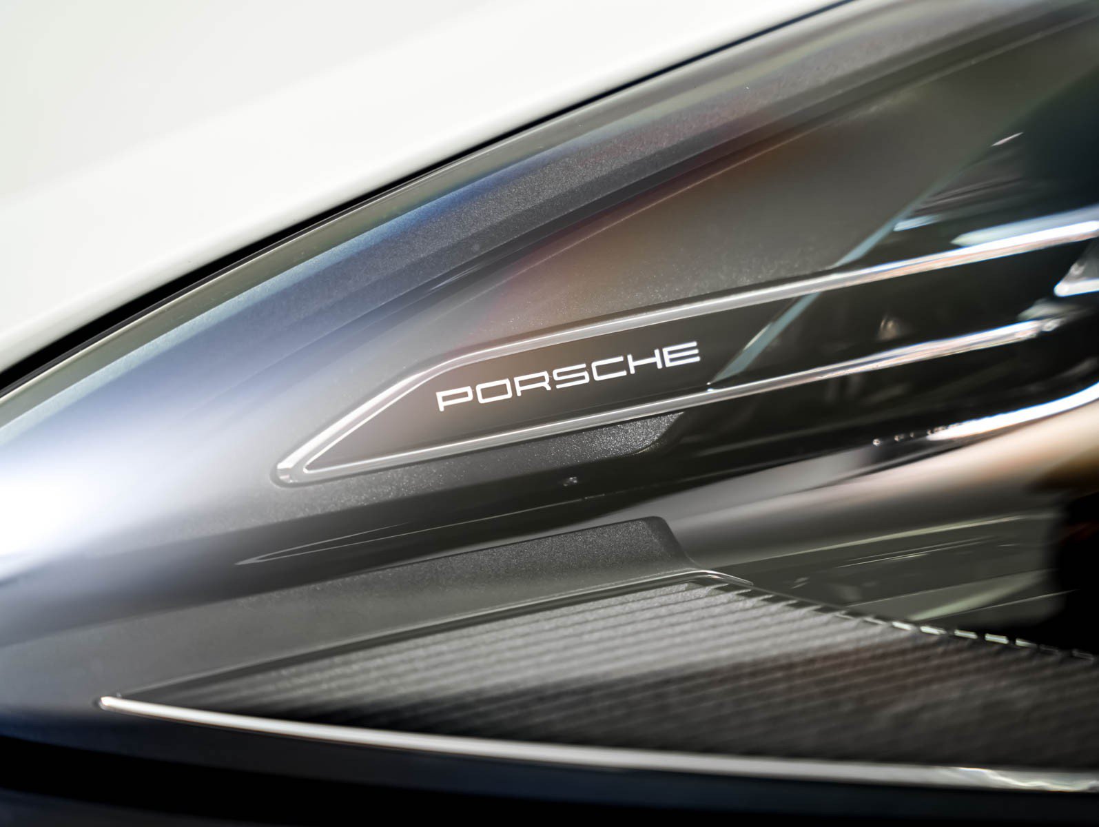 Certified 2025 Porsche Macan S AWD/4WD image 32