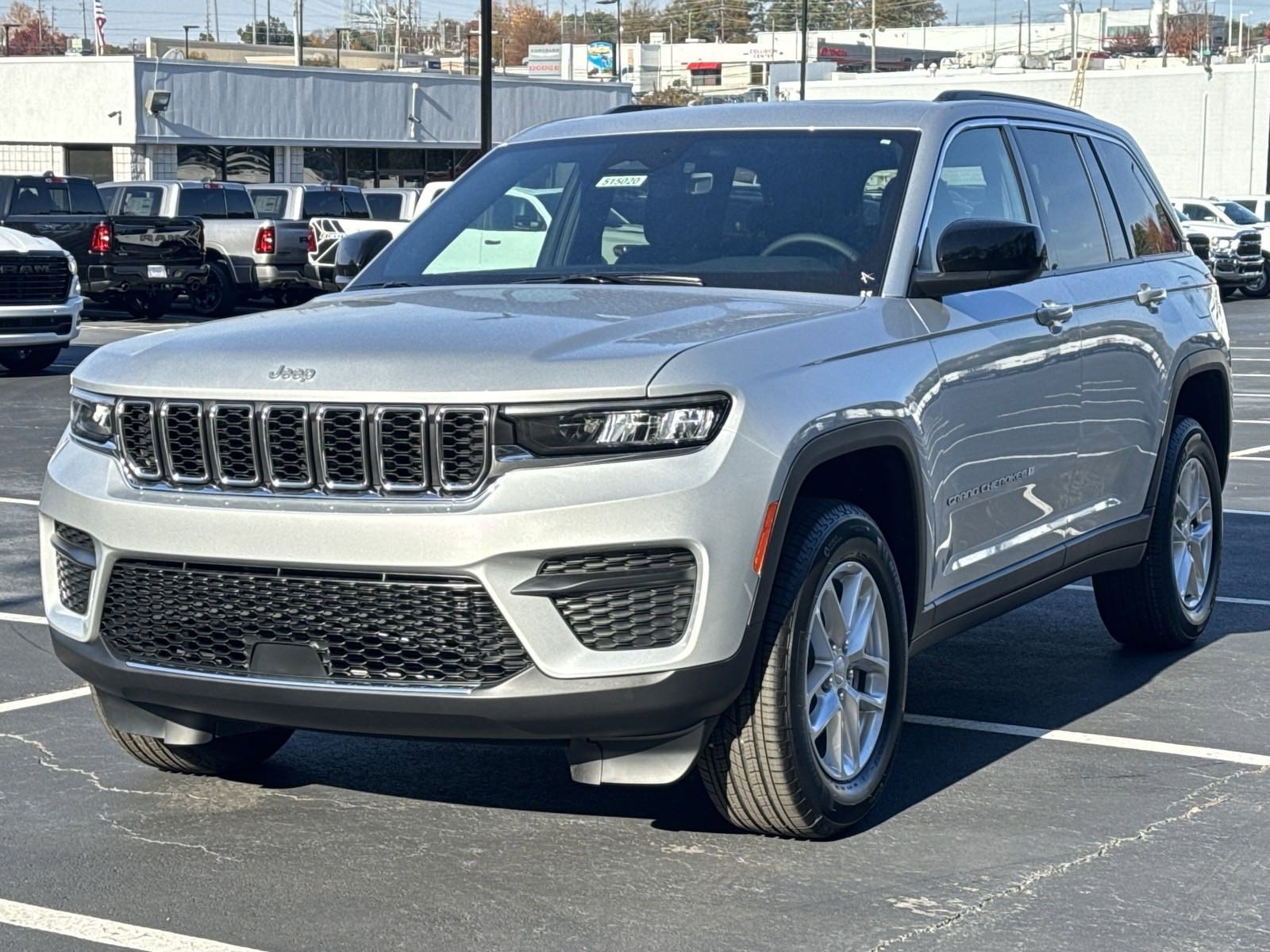 New 2025 Jeep Grand Cherokee Laredo X image 3