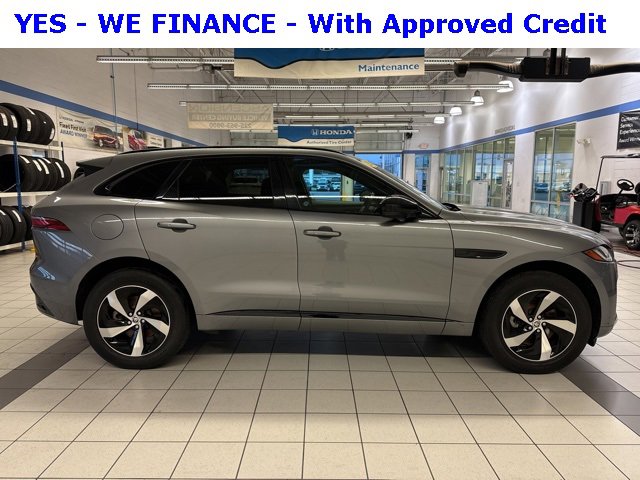 Used 2024 Jaguar F-PACE R-Dynamic S image 3