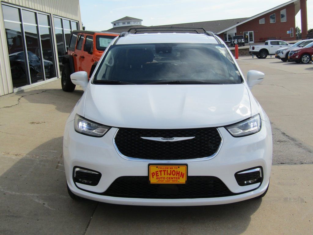 Used 2022 Chrysler Pacifica Touring-L image 13