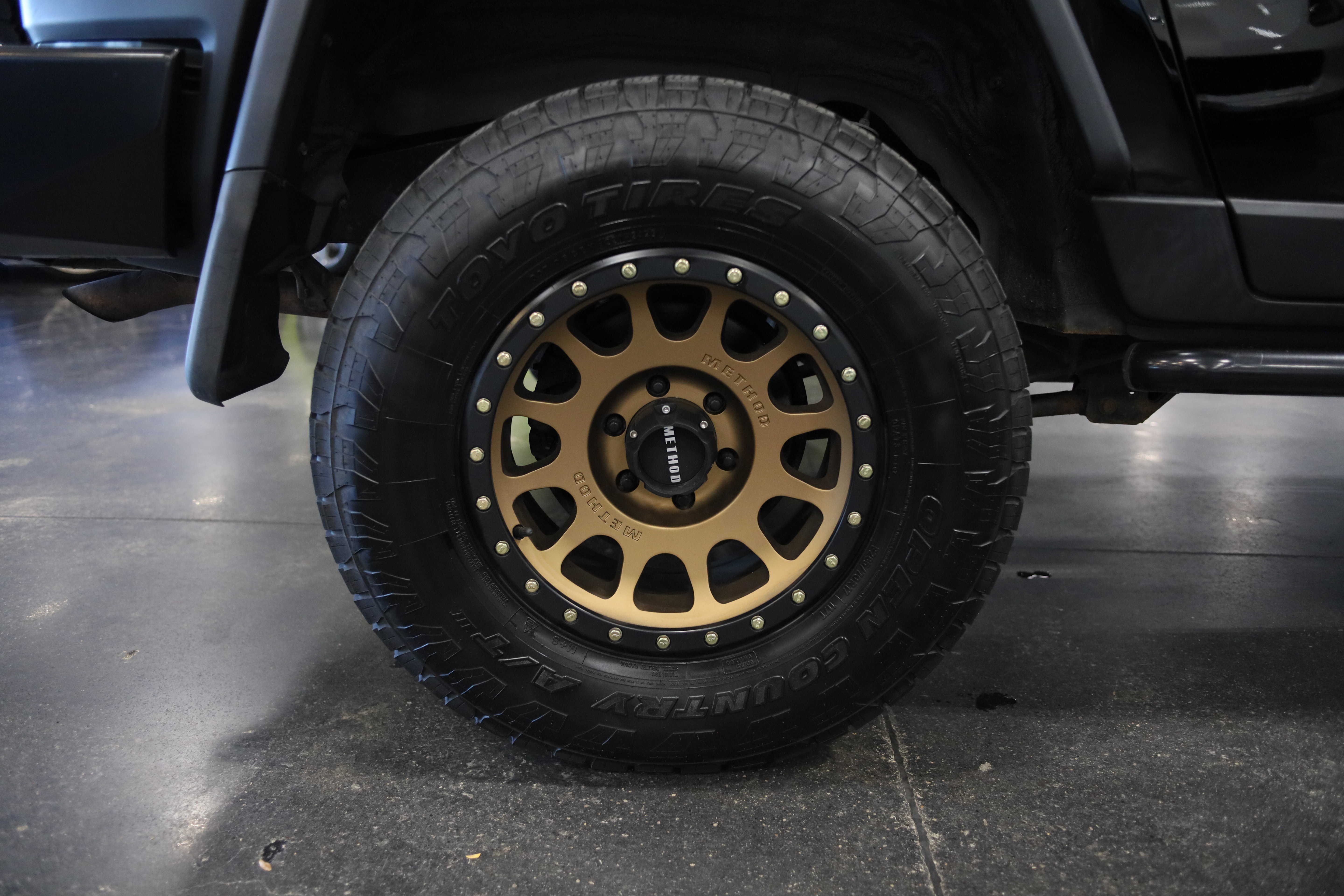 Used 2012 Toyota FJ Cruiser 4WD w/ Convenience Pkg image 11