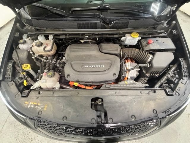Certified 2024 Chrysler Pacifica Premium FWD image 14