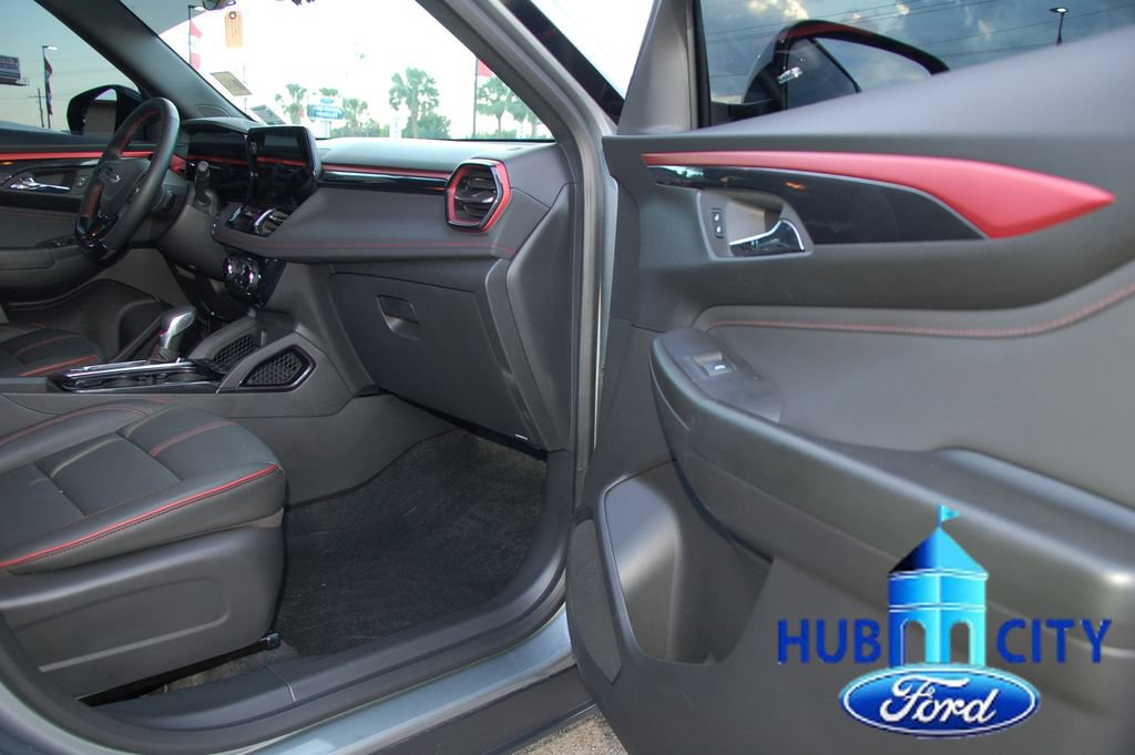 Used 2026 Chevrolet TrailBlazer RS FWD image 17