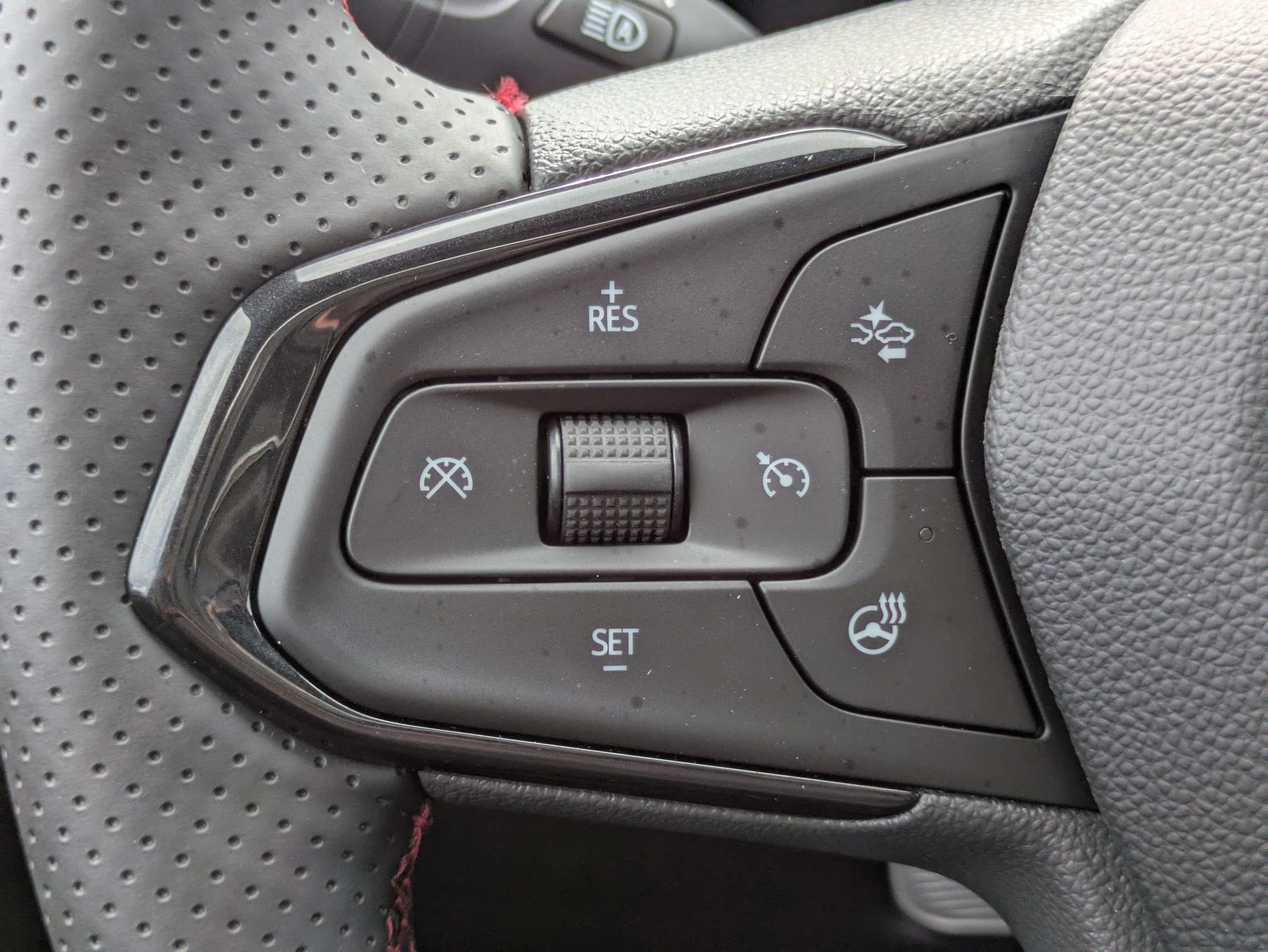 New 2026 Chevrolet Trax RS w/ Sunroof Package FWD image 16