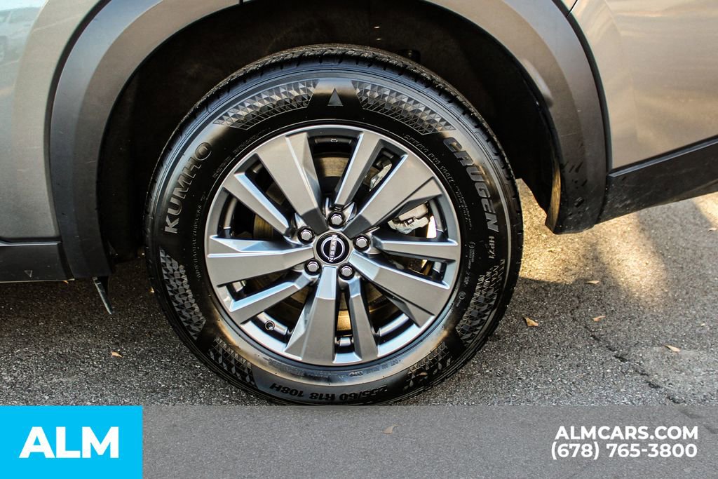 Used 2025 Nissan Pathfinder SV image 16