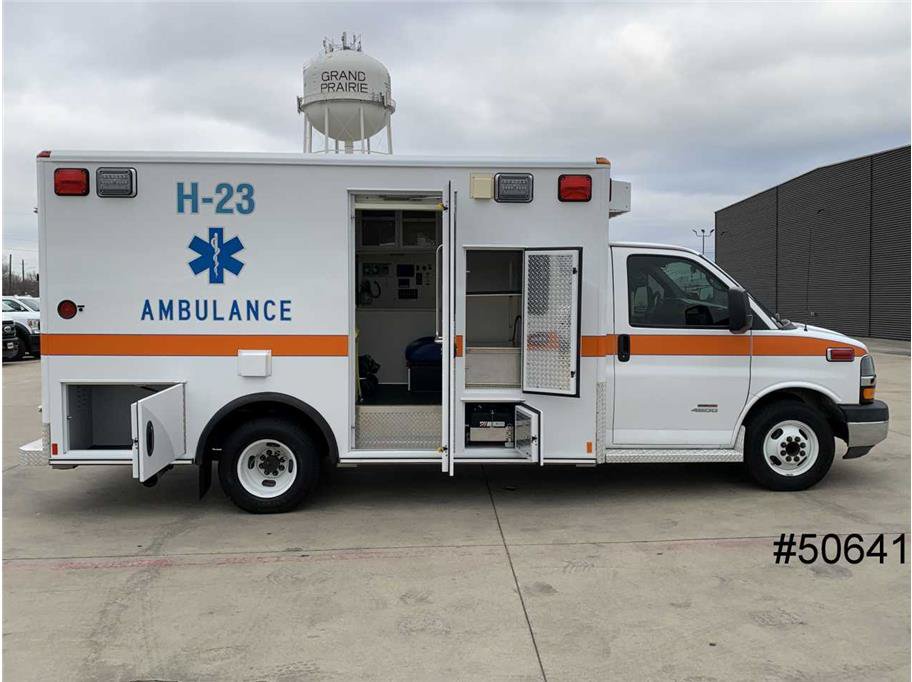 Used 2014 Chevrolet Express 4500 w/ Ambulance Package RWD image 7