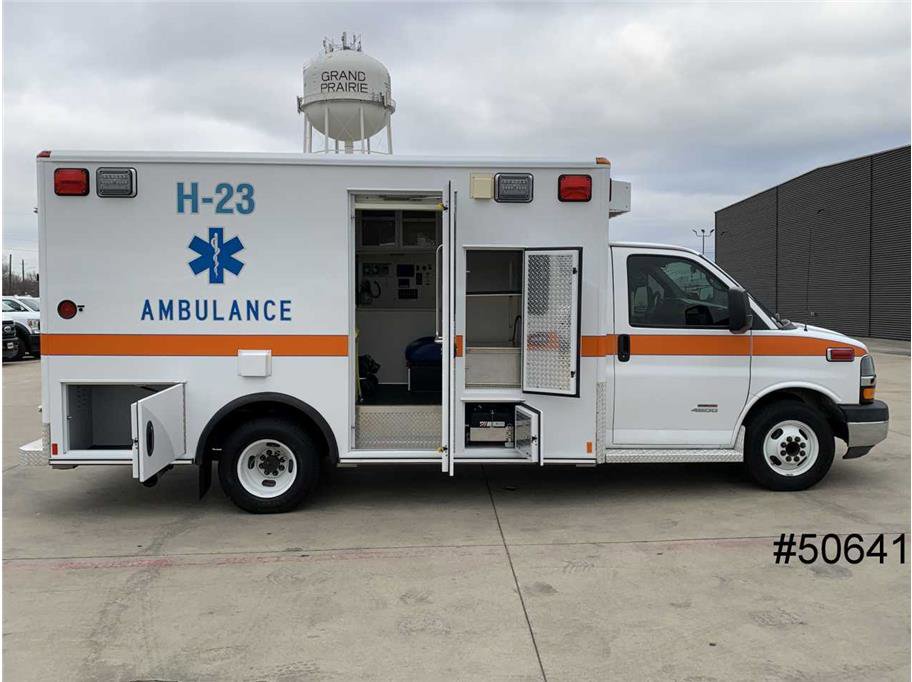 Used 2014 Chevrolet Express 4500 w/ Ambulance Package RWD image 7