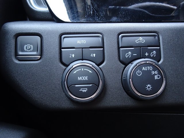 Used 2024 Chevrolet Silverado 1500 LT AWD/4WD image 25