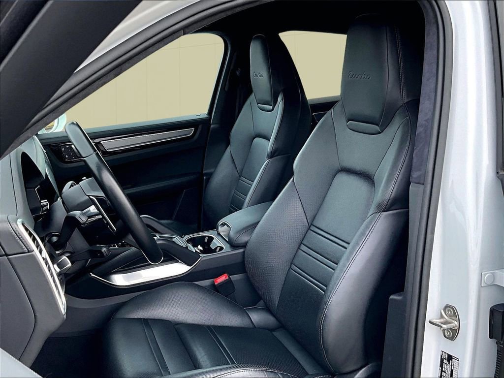 Used 2023 Porsche Cayenne Turbo image 5