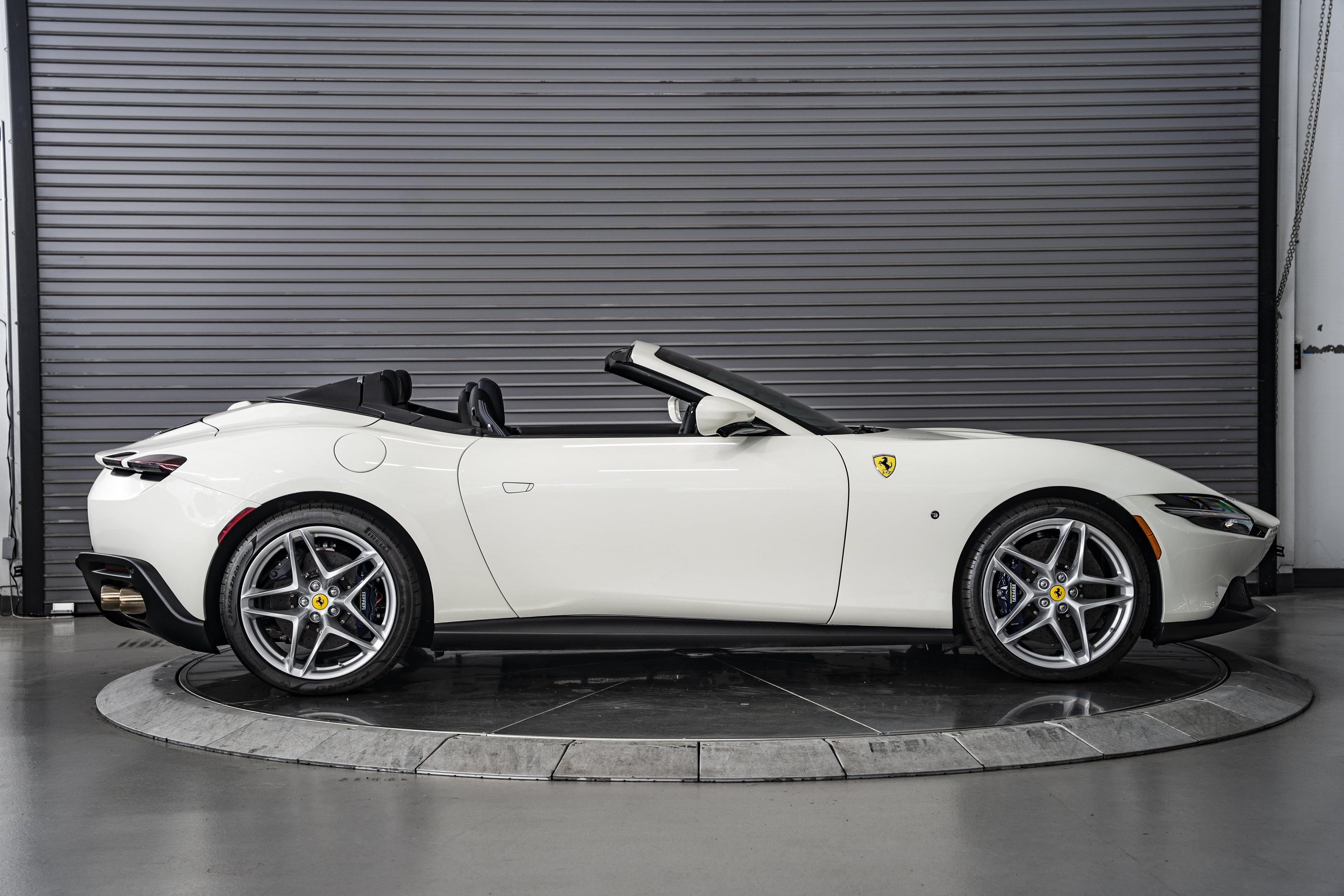 Used 2026 Ferrari Roma Spider RWD image 6