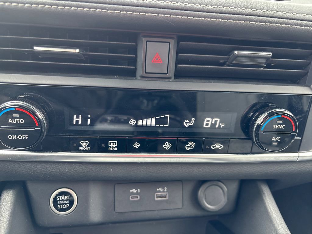 Used 2023 Nissan Rogue SV image 30