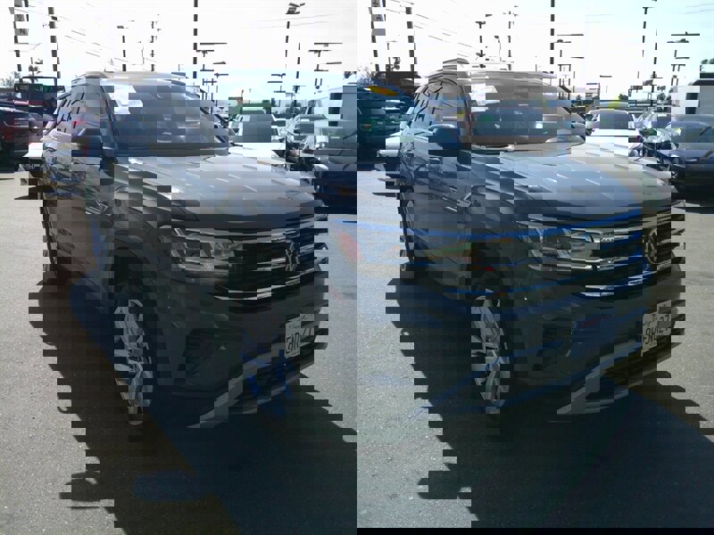 Used 2020 Volkswagen Atlas Cross Sport SE w/ Panoramic Sunroof Package image 37