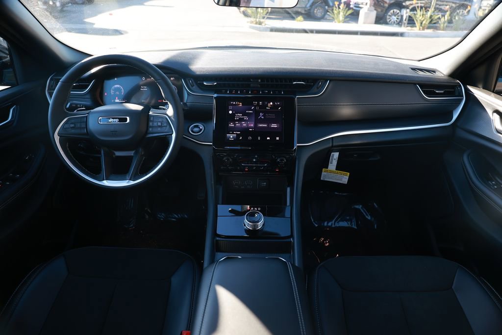 New 2025 Jeep Grand Cherokee Altitude image 20