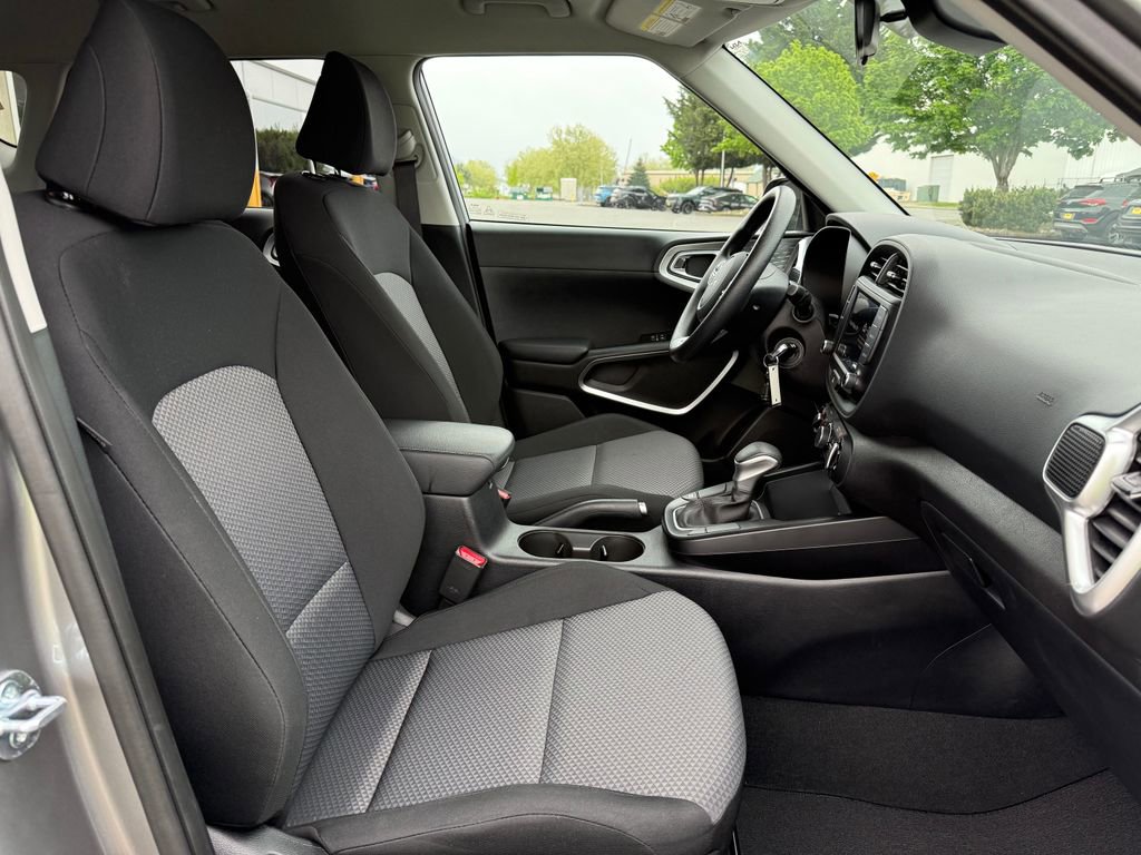 Certified 2025 Kia Soul LX FWD image 11