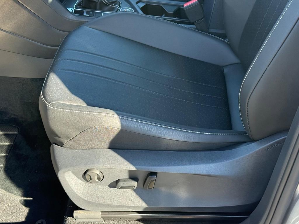 Certified 2024 Volkswagen Tiguan SE R-Line image 22