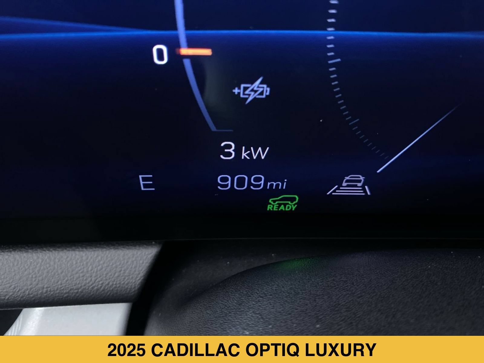 Certified 2025 Cadillac Optiq Luxury 2 AWD/4WD image 4