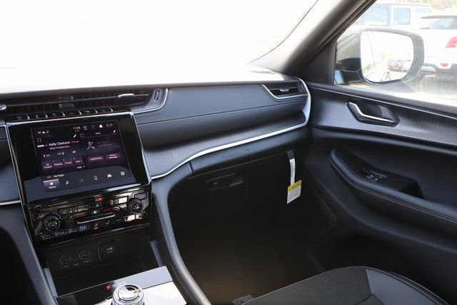 New 2025 Jeep Grand Cherokee Altitude AWD/4WD image 24